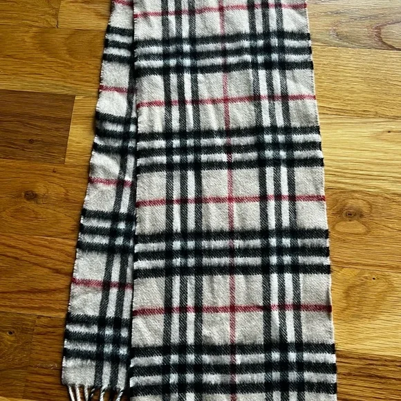 Authentic kids, Burberry scarf - Picture 3 of 6